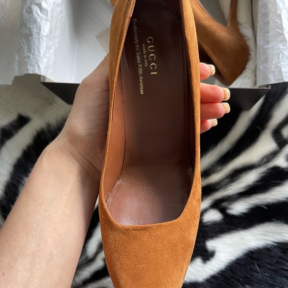 Gucci camel colored suede heels. - Picture 3 of 6